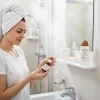 Ukážka použitia Vitaminoil na posilnenie imunity po umývaní vlasov.